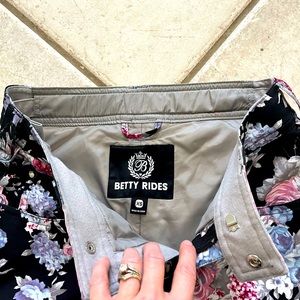 Betty ride woman’s XS snowboarding pants